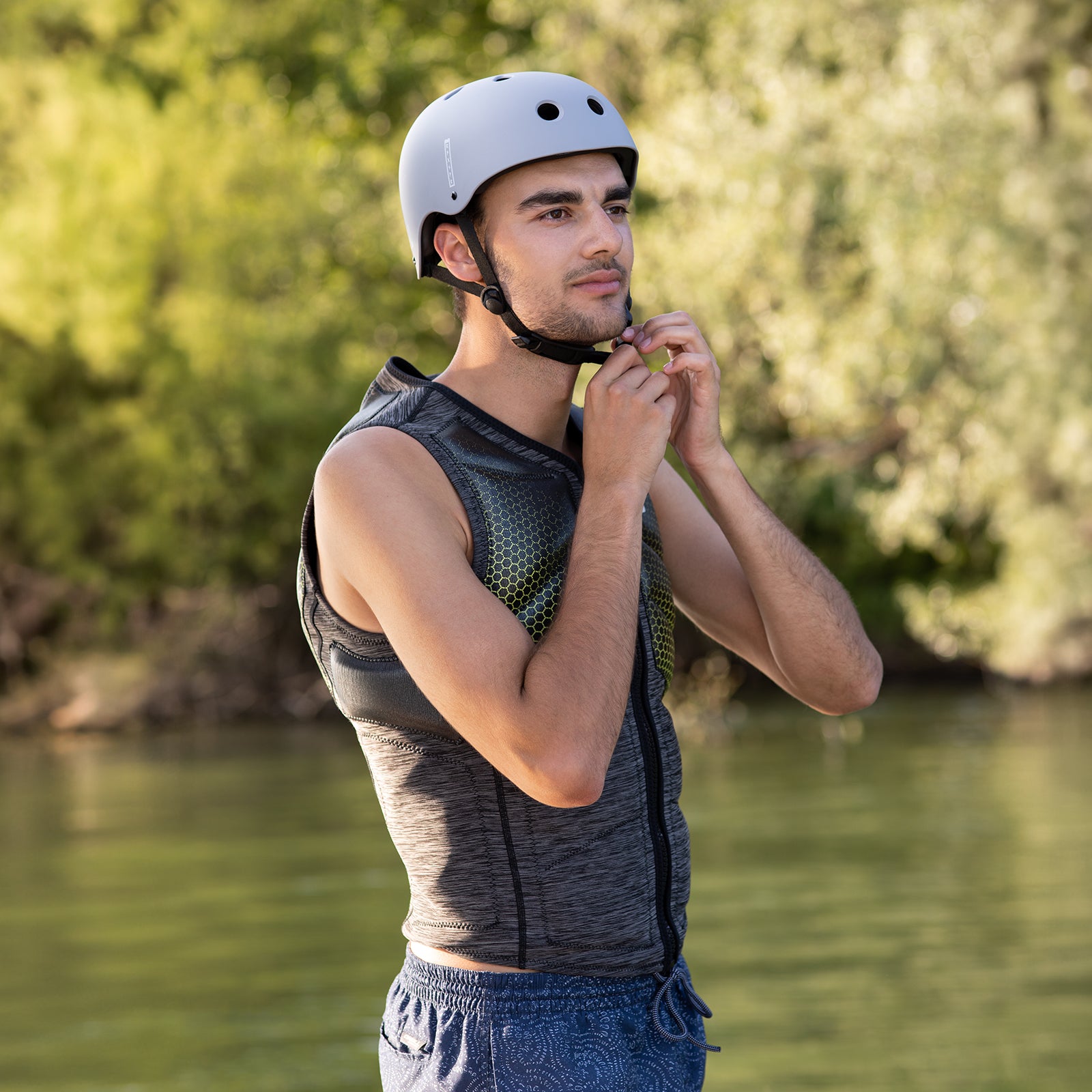 Mesle Wassersport Helm Ragnar | verschiedene Größen & Farben