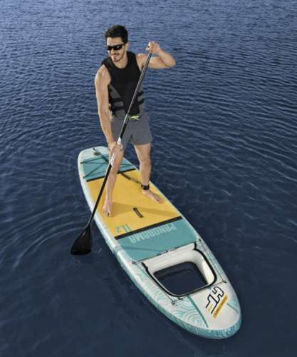 Stand Up Paddle auf dem Wasser mit Mann