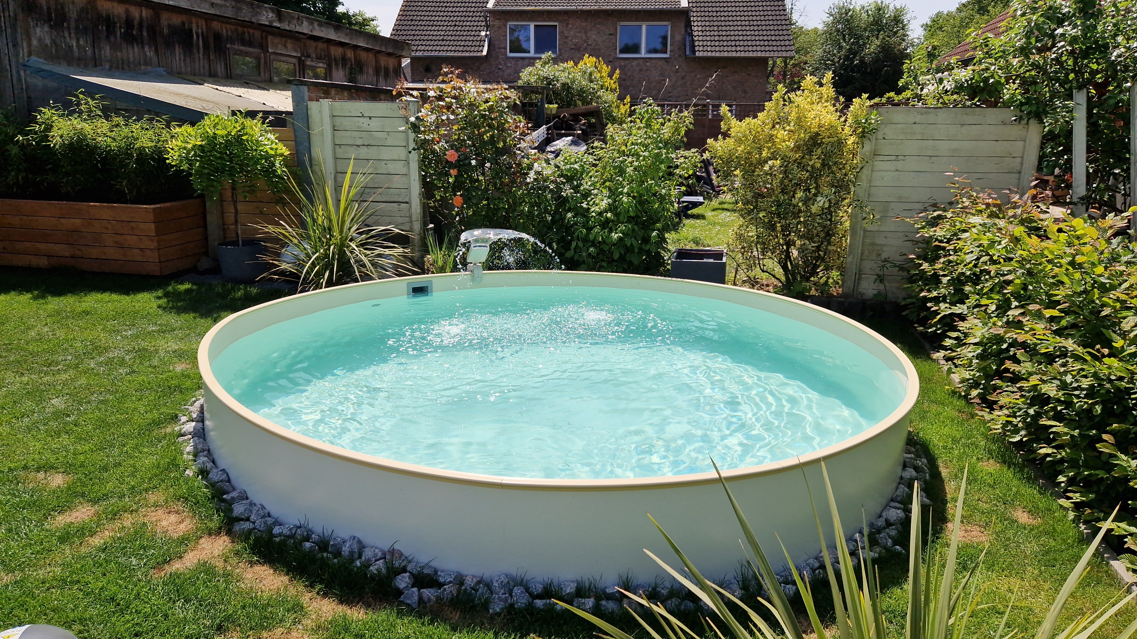 Stahlwandpool garten Sandfarben